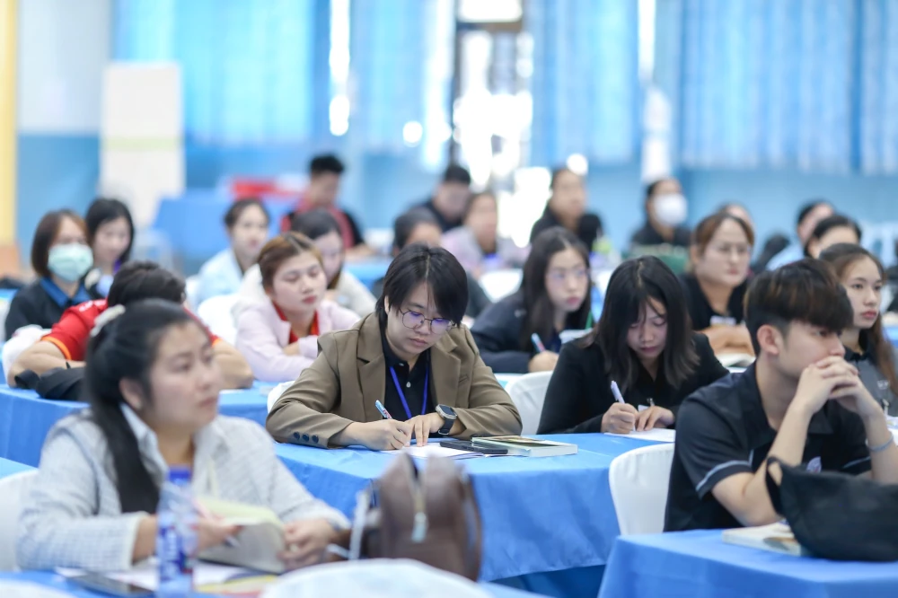 มูลนิธิใบไม้ปันสุข โดยกลุ่มบริษัทบางจาก ศูนย์การเรียนรู้ทุ่งสักอาศรม และสำนักงานเขตพื้นที่การศึกษาประถมศึกษา แม่ฮ่องสอนเขต 1 – 2 จัดอบรมเชิงปฏิบัติการ “โครงการอ่านเขียนเรียนสนุก ปั้นเด็กจิ๋วเป็นเด็กแจ๋ว” ประจำปี 2569