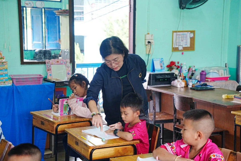 ติดตามนิเทศการสอนคุณครู ให้คำแนะนำ พร้อมช่วยแก้ไขปัญหาการอ่านเขียน ผ่านโครงการ "อ่านเขียนเรียนสนุก ปั้นเด็กจิ๋วเป็นเด็กแจ๋ว"