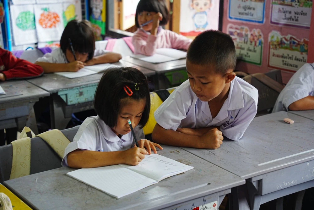 ติดตามนิเทศการสอนคุณครู ให้คำแนะนำ พร้อมช่วยแก้ไขปัญหาการอ่านเขียน ผ่านโครงการ "อ่านเขียนเรียนสนุก ปั้นเด็กจิ๋วเป็นเด็กแจ๋ว"