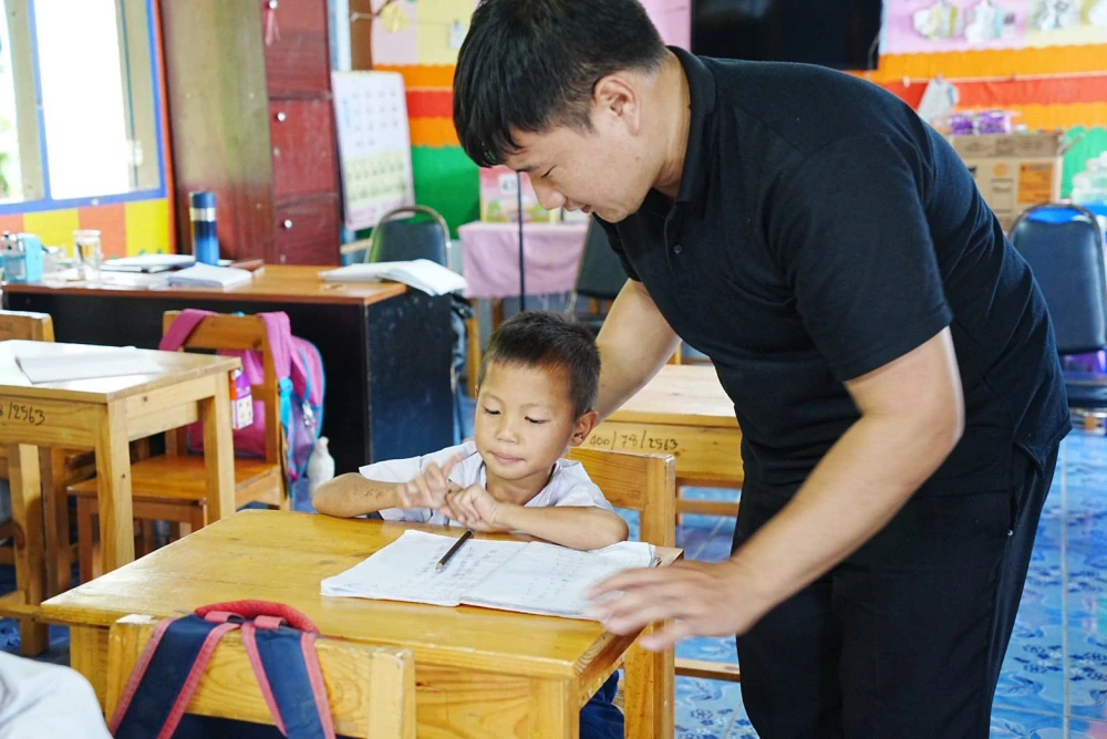 ติดตามนิเทศการสอนคุณครู ให้คำแนะนำ พร้อมช่วยแก้ไขปัญหาการอ่านเขียน ผ่านโครงการ "อ่านเขียนเรียนสนุก ปั้นเด็กจิ๋วเป็นเด็กแจ๋ว"