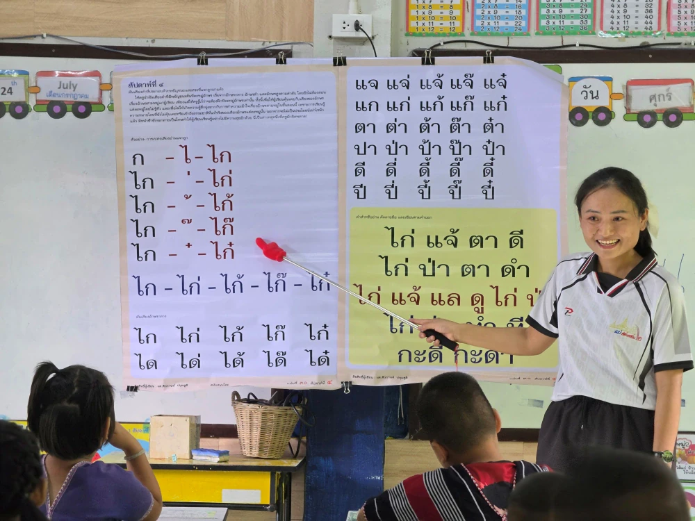 ติดตามนิเทศการสอนคุณครู ให้คำแนะนำ พร้อมช่วยแก้ไขปัญหาการอ่านเขียน ผ่านโครงการ "อ่านเขียนเรียนสนุก ปั้นเด็กจิ๋วเป็นเด็กแจ๋ว"