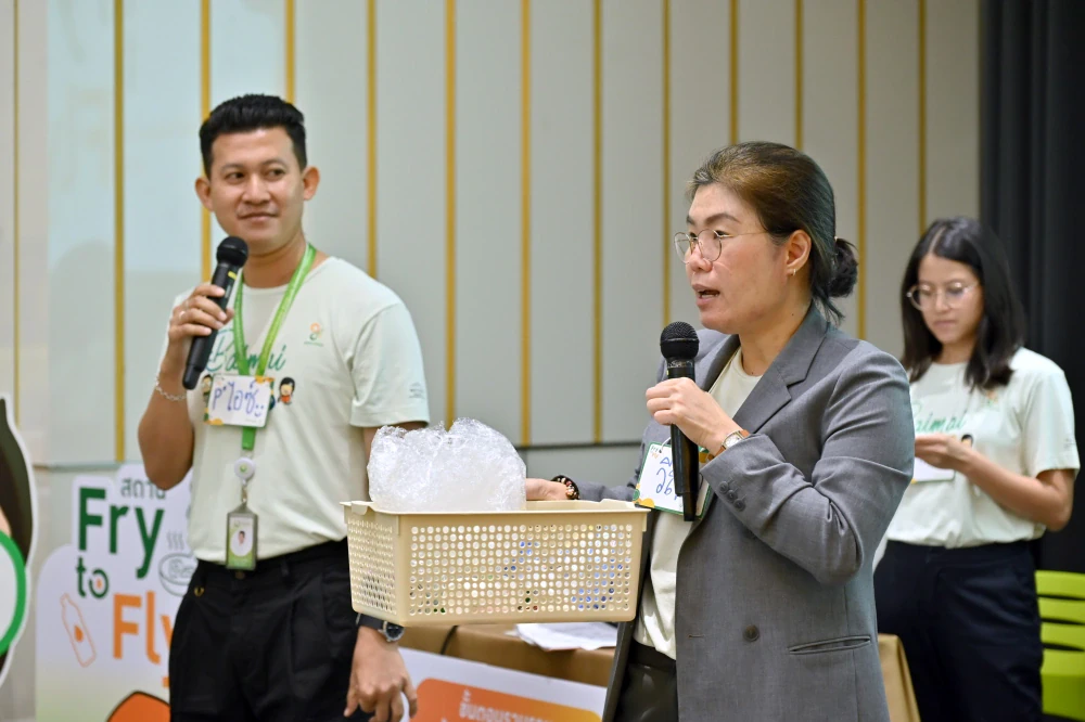 มูลนิธิใบไม้ปันสุข และกลุ่มบริษัทบางจาก ร่วมขับเคลื่อนเศรษฐกิจหมุนเวียน ผ่านเครือข่าย “สถานี Fry to Fly” รวบรวมน้ำมันปรุงอาหารปรุงอาหารใช้แล้ว เพื่อผลิตเป็นน้ำมันเชื้อเพลิงอากาศยานยั่งยืน (SAF)